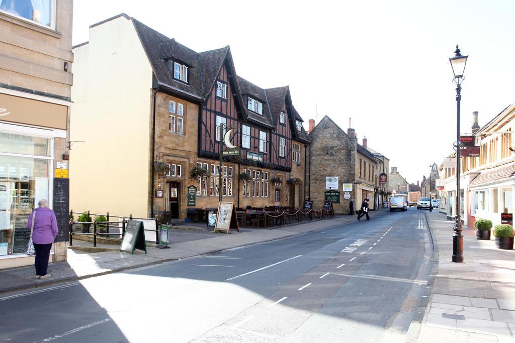Half Moon, Sherborne By Marston'S Inns Eksteriør bilde